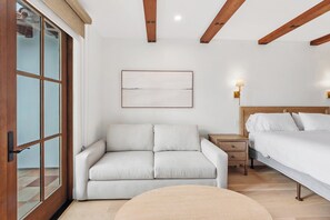 1 bedroom, in-room safe, iron/ironing board, free WiFi