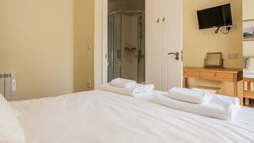 2 bedrooms, in-room safe, iron/ironing board, WiFi