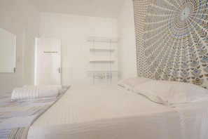 Casa familiar, varias camas, vistas a la ciudad | Wifi gratis y ropa de cama