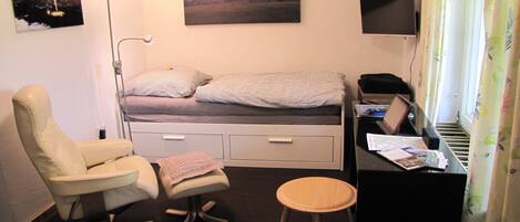 1 bedroom, in-room safe, iron/ironing board, free WiFi