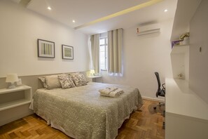 Cortinas blackout, ferros/tábuas de passar roupa, Wi-Fi de cortesia