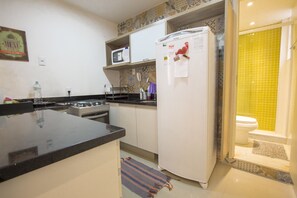 Full-sized fridge, oven, stovetop, coffee/tea maker - LineRio Praia de Copacabana 370.374 (Rio de Janeiro)