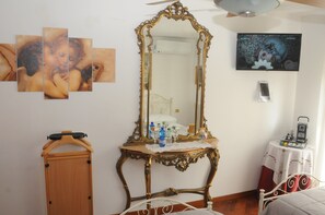 Double or Twin Room, Ensuite (Angeli) | Minibar, in-room safe, individually decorated, individually furnished - La Casa Di Luna (San Benedetto del Tronto)