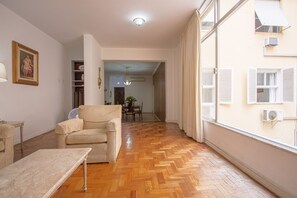 Family Apartment, Multiple Beds, Courtyard View | Living room