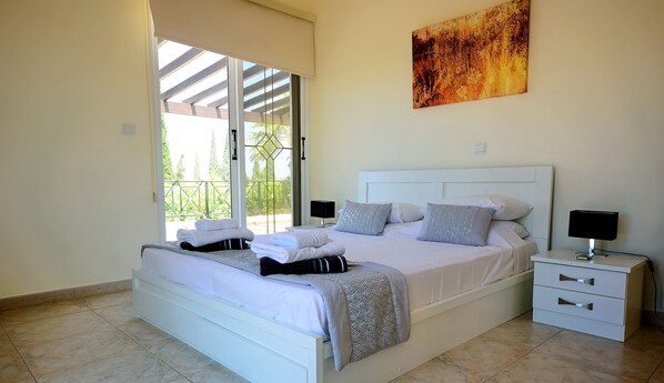 Room - Villa Artemisia (Coral Bay)