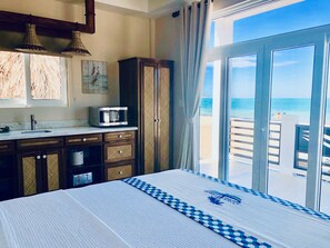 1 bedroom, iron/ironing board, free WiFi, bed sheets - Luxury Beachfront Cabana with swim up pool bar (Placencia)