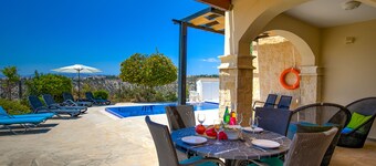 Stunning 3 bedroom villa 'BZ01' with private pool, stunning views, communal pool and resort facilities, Zephyros Village on Aphrodite Hills Re