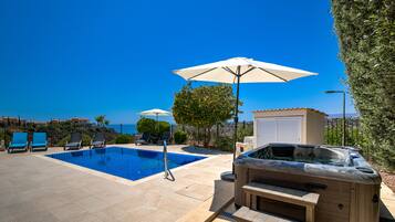 Villa | Terrace/patio