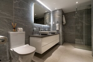 Villa | Bathroom | Hair dryer, towels, toilet paper - Stunning 3 bedroom villa 'BZ01' with private pool, stunning views, communal pool and resort facilities, Zephyros Village on Aphrodite Hills Re (Kouklia)