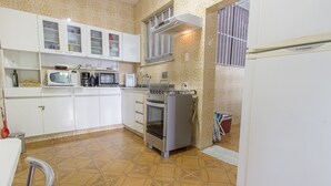 Căn hộ | Bếp riêng | Dụng cụ pha cà phê/trà, tủ lạnh, lò vi sóng, lò nướng 