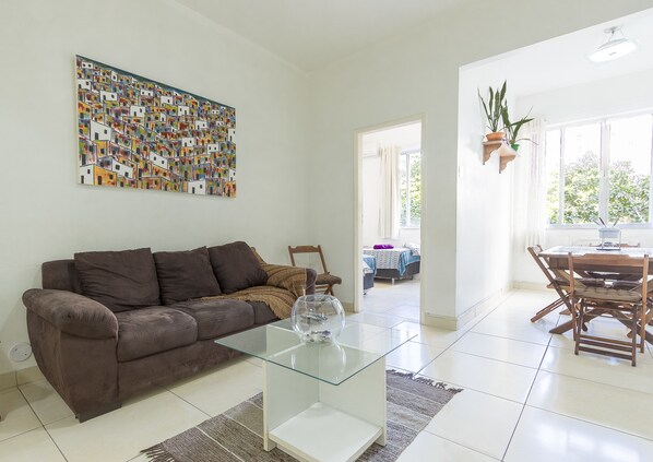 Apartment | Living room | Flat-screen TV - LineRio Praia de Copacabana 337 (Rio de Janeiro)