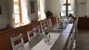 Petit déjeuner buffet servi tous les jours en supplément