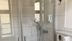 Douche, sèche-cheveux, papier toilette