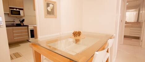 Apartment, City View | In-room dining