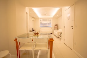 Apartamento, vistas a la ciudad | Sala de estar