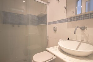 Bathroom - LineRio Praia de Copacabana 245 (Rio de Janeiro)