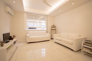 Apartamento, vista para a cidade | Área de estar