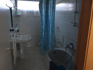 Bathroom - Hospitable and central (Matera)