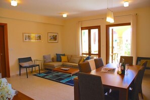 公寓, 3 间卧室 | 客厅 | 平板电视、DVD 播放器