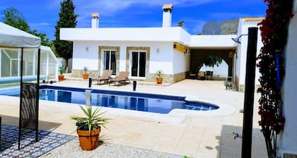 Large Villa walking distance to Fortuna ( 20 mins) and Los Baños de Fortuna