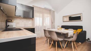 Comfort Apartment, 1 Queen Bed, Hot Tub, Sea View | Private kitchenette | Fridge, microwave, stovetop, dishwasher