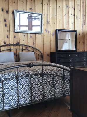 3 bedrooms, iron/ironing board, free WiFi, bed sheets - Bella Vista Durango CO House Baby Grand 3100 sq ft  Mtn Views ~ Sleeps up to 7 (Hesperus)