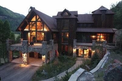 East End 5BR luxury home w/ Views, Home Theater Rm, HOT TUB & Amenities GALORE!