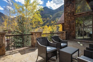 Terrace/patio - East End 5BR luxury home w/ Views, Home Theater Rm, HOT TUB & Amenities GALORE! (Telluride)