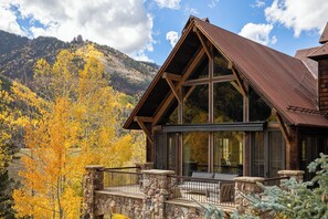 Exterior - East End 5BR luxury home w/ Views, Home Theater Rm, HOT TUB & Amenities GALORE! (Telluride)