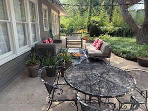 屋外ダイニングエリア