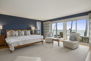 4 bedrooms, iron/ironing board, internet, bed sheets