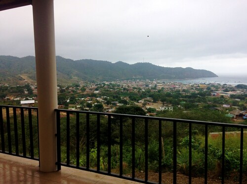 Casa de lujo 2 dormitorios con excelente vista al mar pacifico. Ven a disfrutar.