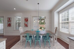 Dining - New Home located a short walk to village and beaches (St Simons Island)