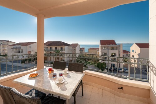 Villa Tucepi Apartment 5 (4+1)