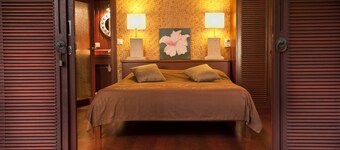 Lagoon Bougainvilla - Robinson's Cove