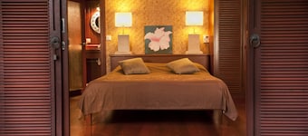 Lagoon Bougainvilla - Robinson's Cove