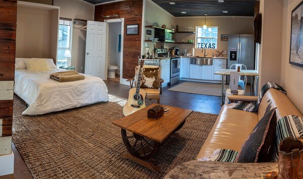 1 bedroom, desk, iron/ironing board, free WiFi