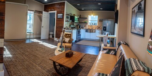 The Blueberry Cottage in South Austin