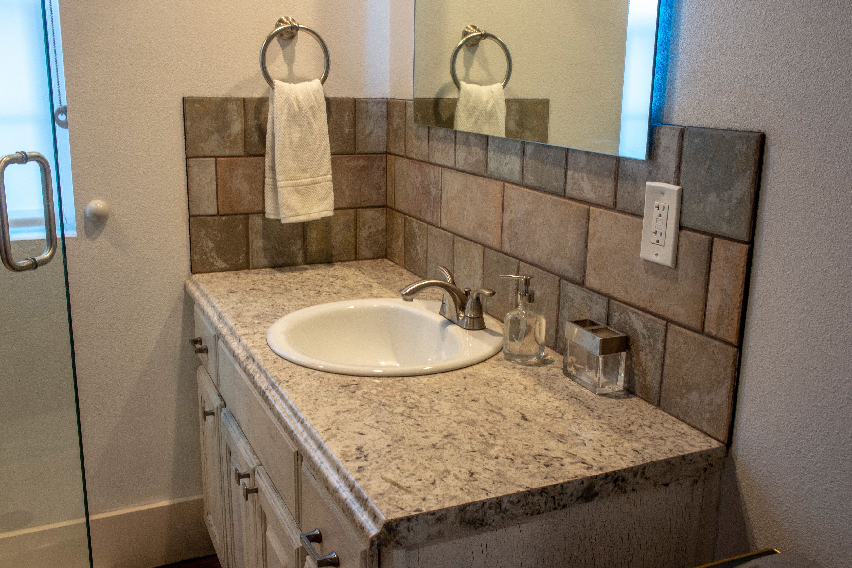 淋浴設備、風筒、提供毛巾、番梘