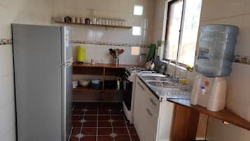 Fridge, oven, stovetop, cookware/dishes/utensils