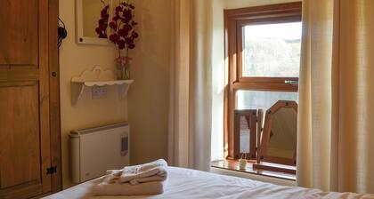 2 bedroom accommodation in Penrhyndeudraeth, near Porthmadog