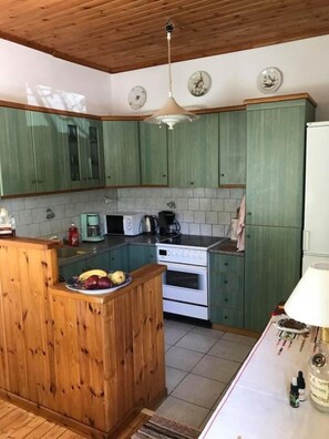 Fridge, microwave, oven, dishwasher - Lena’s traditional villa (Ayia Evfimia)