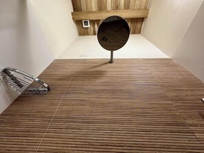 Doppia Basic, 1 letto matrimoniale | Bagno | Doccia, set di cortesia gratuito, asciugacapelli, accappatoio