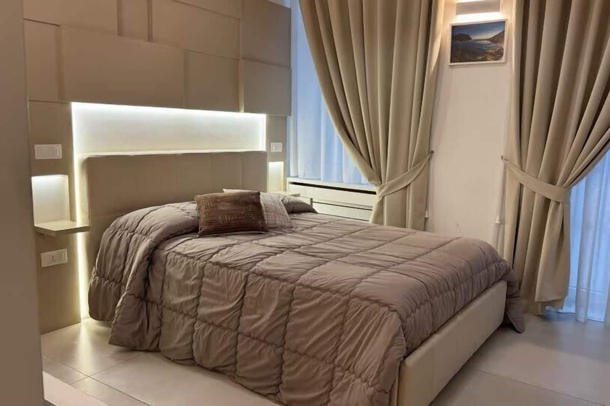 Doppelzimmer, 1 Doppelbett, Bergblick | Minibar, Zimmersafe, schallisolierte Zimmer, kostenloses WLAN