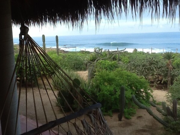 En la playa y toallas de playa 