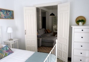 2 bedrooms, desk, iron/ironing board, WiFi
