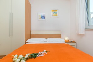 2 bedrooms, in-room safe, desk, iron/ironing board