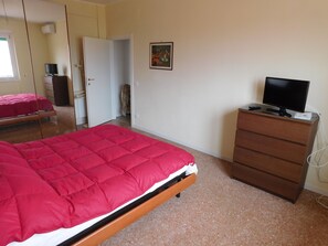 2 bedrooms, iron/ironing board, travel cot, free WiFi - My House in Rome apartment (Roma)