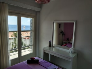 2 عدّة غرف نوم وواي فاي وملاءات أسرّة