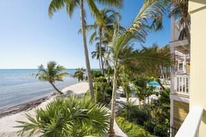 Property grounds - Grassy Flats Resort & Beach Club (Marathon)